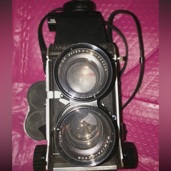 Mamiya C330 Pro Medium Format Film Camera with 135mm Lens And Focusing Thing - Picture 2 of 16